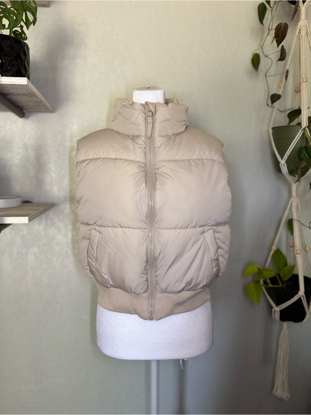 Aeropostale Women's Light Beige Puffer Vest